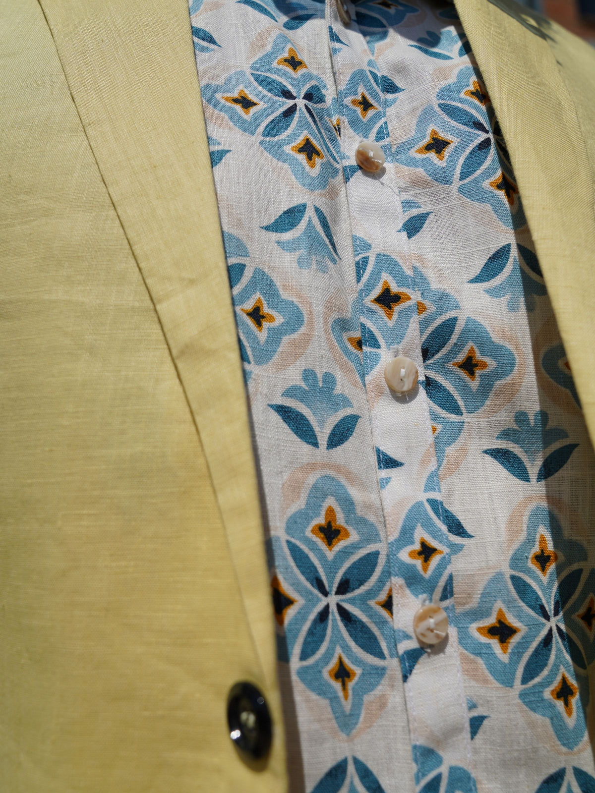 Sagrada Geometric Linen L/S Shirt - White/Blue