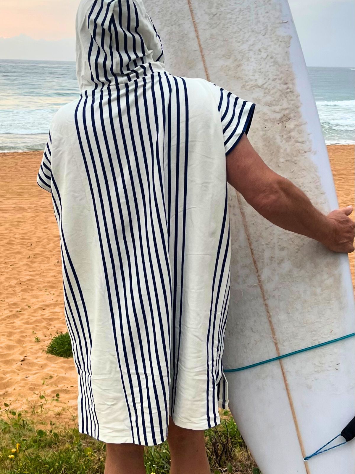 JS Surf Poncho - White/Blue